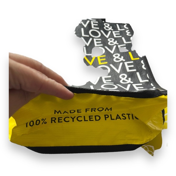 Kendra Scott Lot Dira Medallion Keychain, LOVE Shopping Bag, Cheers Beer Koozie - Picture 5 of 7